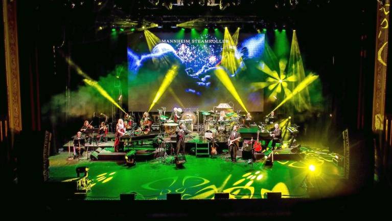 Mannheim Steamroller Christmas coming