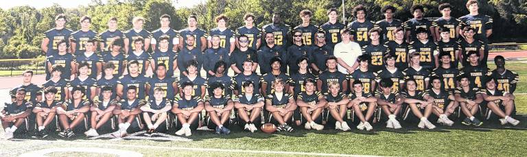 Vernon football rebounds from early loss, posts winning record