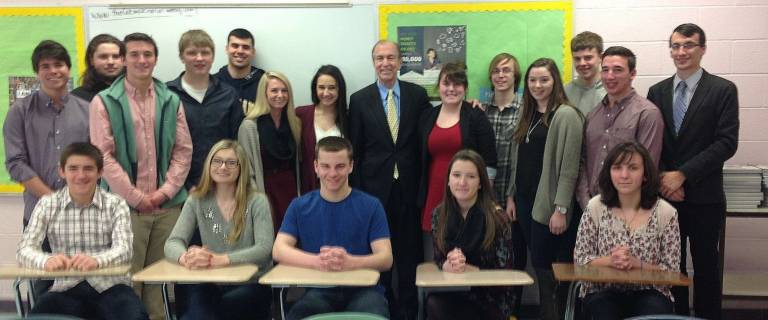 Garrett visits Vernon AP class