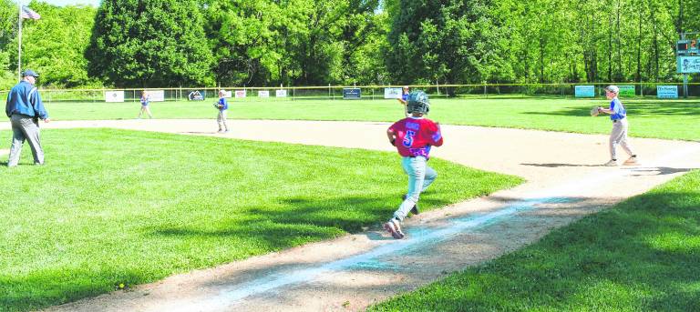 <b>The Sussex All-Stars are in red and the Wantage all-stars are in blue.</b>