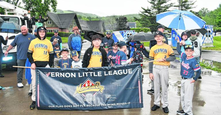 <b>Members of Vernon Little League march in the parade.</b>