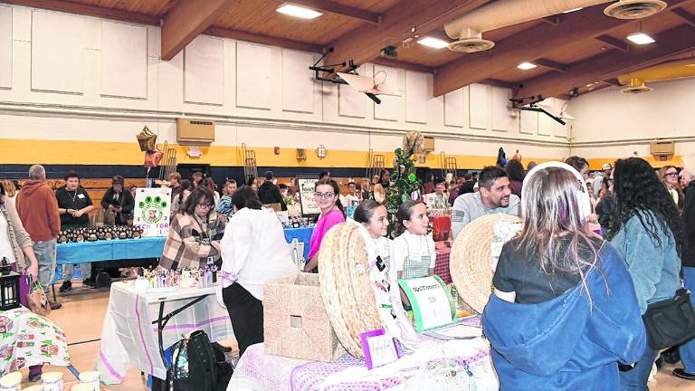 <b>Glen Meadow Middle School hosted a TREP$ Marketplace on Nov. 19 in the school’s gymnasium.</b>