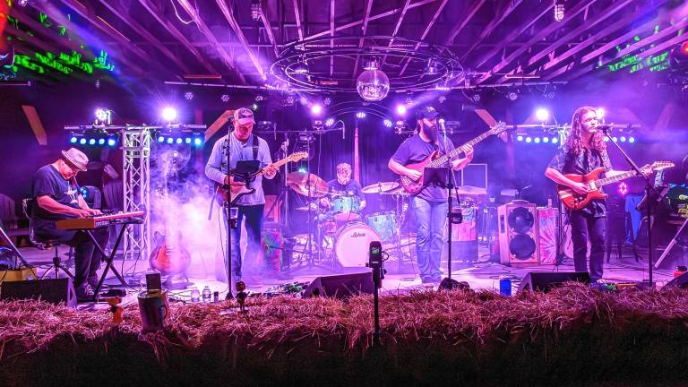 <b>Diamond Eye Jack, a top-notch Dead cover band, performs Saturday night at Milk Street Distillery in Branchville. (Photo by Brian Waksmunski/Hockey Shots Plus)</b>