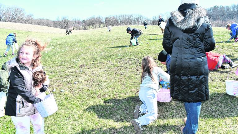 <b>Wantage children hunt for Easter eggs.</b>