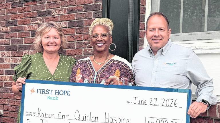 <b>Karen Ann Quinlan Hospice executive director Lee Ellison, center, accepts a check donation from First Hope Bank Senior Vice President Deena Smith and President/Chief Executive Officer/Chairman of the Board Daniel Beatty.</b>