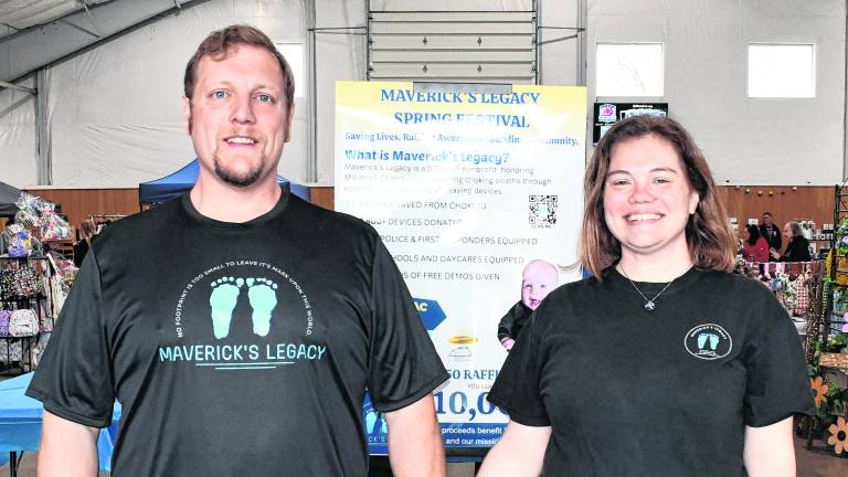 <b>Maverick's parents, Darrin and Kim Chambers, pose for a photo.</b>