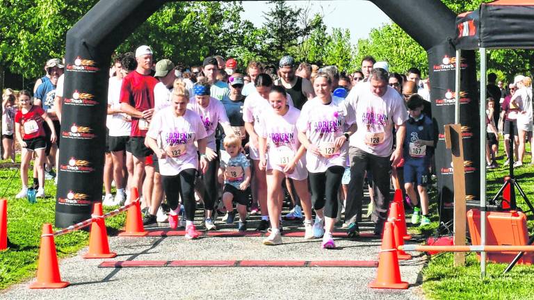 <b>Adrienn Kovacks' family (pink shirts) at the start of hte race.</b>