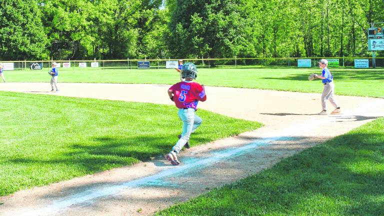 <b>The Sussex All-Stars are in red and the Wantage all-stars are in blue.</b>